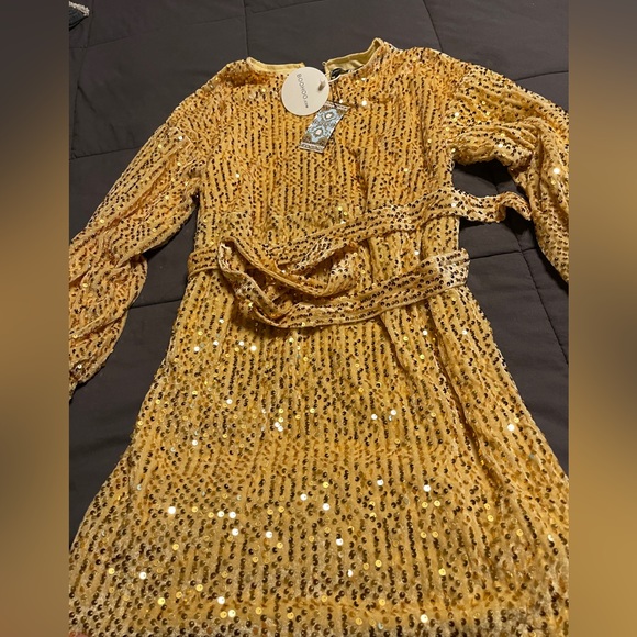 BooHoo Gold Velvet Sequin Long Sleeve Disco Dress - Picture 3 of 4